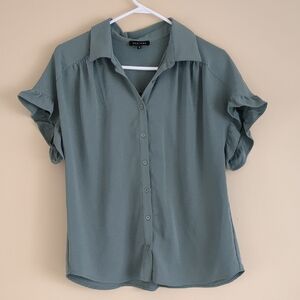 Medium Pleione Solid Green Button Front Collared Ruffle Sleeve Shirt Top